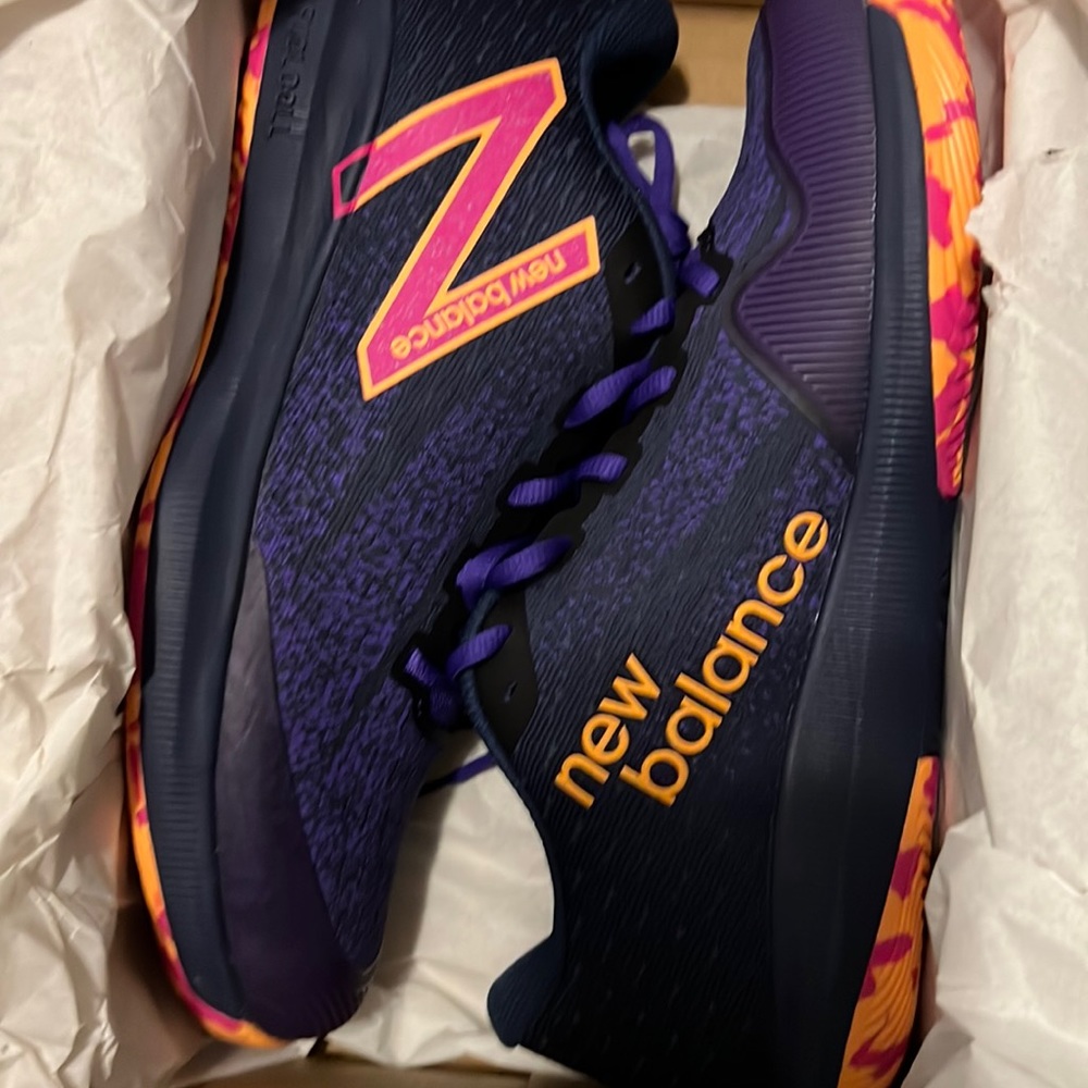 New balance tennis shoe
